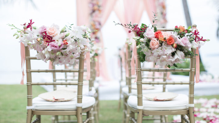 12 Unexpected Flower Ideas & Tips For An Outdoor Wedding