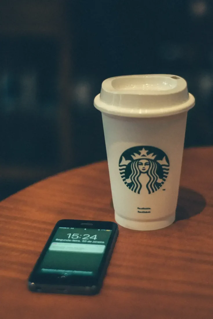 Starbucks accepts Apple Pay